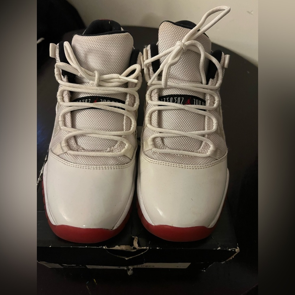 Air Jordan Cherry Bottom 11 Size 6.5